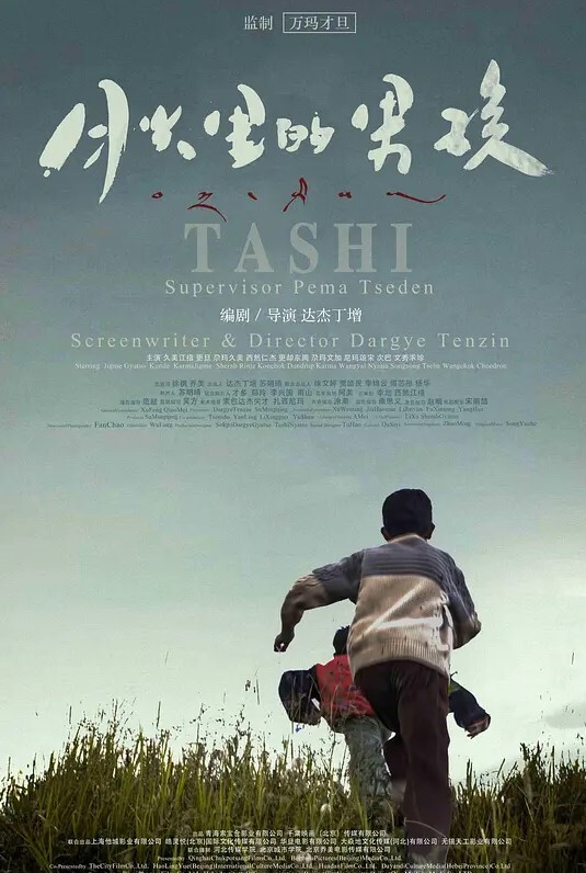 躲在展台里扣B内裤都破洞了 - 小骚B在线观看